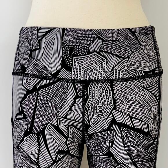 Lululemon Pace Rival Crop Leggings Full-On Luxtreme Dottie Tribe White Black 6 - Picture 4 of 13